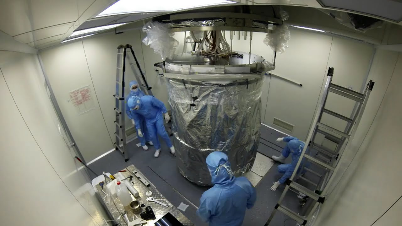 Lifting TPC into Watertank Cleanroom