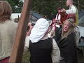 ? Pleitdorf II: Himlens Frie Fugle - underholdning og drama p� torvet