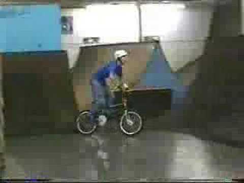 BMX BIKES TRICKS STUNTS CRASHES