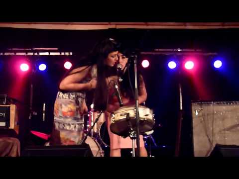 sunday best records - Kitty Daisy & Lewis - Going Up The Country - Label SUNDAY BEST RECORD COMPANY - Concert du Samedi 24 Avril 2010 à Aulnoye-Aymeries (FRANCE) 9éme Foire aux Di...