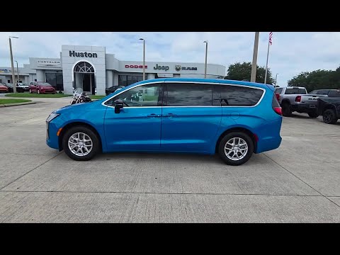 New 2027 Hydro Blue Pearl-Coat Exterior Paint Chrysler SELECT FWD image 1