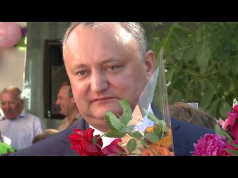 Președintele țării a vizitat gimnaziul din satul natal, Sadova