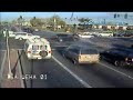 [奇跡]交差点を猛スピードで突き抜ける1台の自動車。のサムネイル2