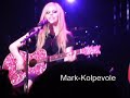 Avril Lavigne-Don't tell me live in Milano