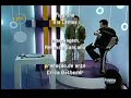 o cantor toni plat�o interpreta m�sica composta por jards macal� e capinam no programa happu hour, do canal gnt.