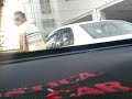 ביטון הערס החליט שאינו יכול להתאפק ולכן הטיל את מימו בחניה של בנין ובאמצע נכנס אוטו של אחד הדייר והתחיל לצרוח עליו