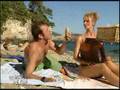 un gars une fille a la plage