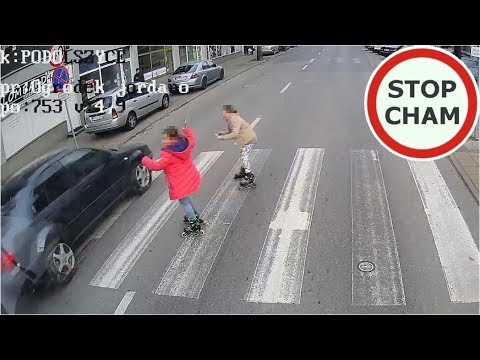 Pirat o mało nie potrącił dwóch dziewczynek w Płocku – nagranie z autobusu