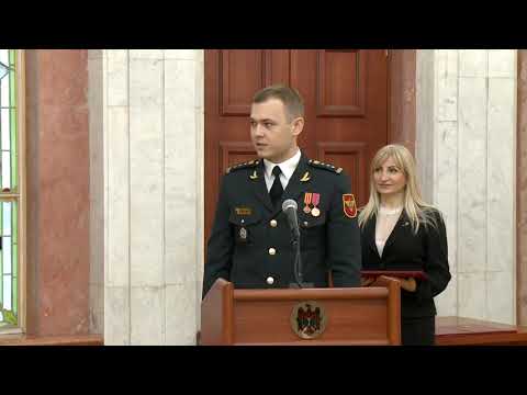 Igor Dodon a conferit înalte distincții de stat și Diploma de Onoare unui grup de militari