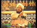 ضمن سلسلة التبيان الجلي لحقيقة الجفري علي .يا أيها الأخوة الرجاء منكم أن تروا وتحكموا ، في حقيقة حال الداعية علي الجفري الذي يدعي تهذيب النفوس وتربيتها في مجالسه العامة ، وفي مجالسه الخاصة وأمام أتباعه تظهر حقيقته التي لن نُعَرِّفَها لكم ، بل سترونها أنتم صوتاً وصورة ، ولعلكم سترون كيف يَبث الحقد والضغينة في أنفس أتباعه ، وسترون كيف يغمز ويلمز ويتهكم ويقلد بصورة السخرية مخالفيه من المسلمين ، وسترون كيف يبهت مخالفيه ويكذب على ألسنتهم ويُقوّلهم ما لم يقولوا ، فيدعي أنهم يكسرون آثار النبي صلى الله عليه وسلم ، بل وأكثر من ذلك فإنه يقول بأنهم يمنعون التبرك بآثاره صلى الله عليه وسلم ، وبأنهم يقولون بأنه شرك ، والتبرك بآثاره إخواني أمر مجمع على جوازه ، بل وعلى سُنّيته عند جميع المسلمين ، وسترون كيف يرمي الجفري مخالفيه من المسلمين بأنهم يبغضون محمداً صلى الله عليه وسلم ، وأنهم مدسوسون في هذا الدين من أجل تخريبه ، وهذا منه تكفير لهم ، لأن الذي يبغض محمداً صلى الله عليه وسلم كافر بالإجماع ، وستعلمون عندها من يبذر بذور التكفير في الأمة ، ولا حول ولا قوة إلا بالله.
