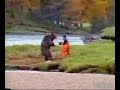 Un homme qui se bat avec un ours.. Délirant !!
