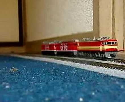 鉄道模型　Nゲージ　103系山手線色　１０両編成の走行シーン