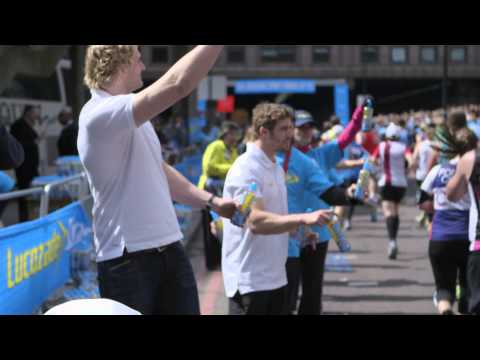 Alex Oxlade-Chamberlain, Richie Gray, And Leigh Halfpenny Enjoy The London Marathon With Lucozade Sport