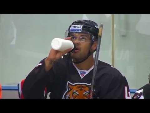 Akim Aliu scores his first KHL goal with amazing coast to coast rush