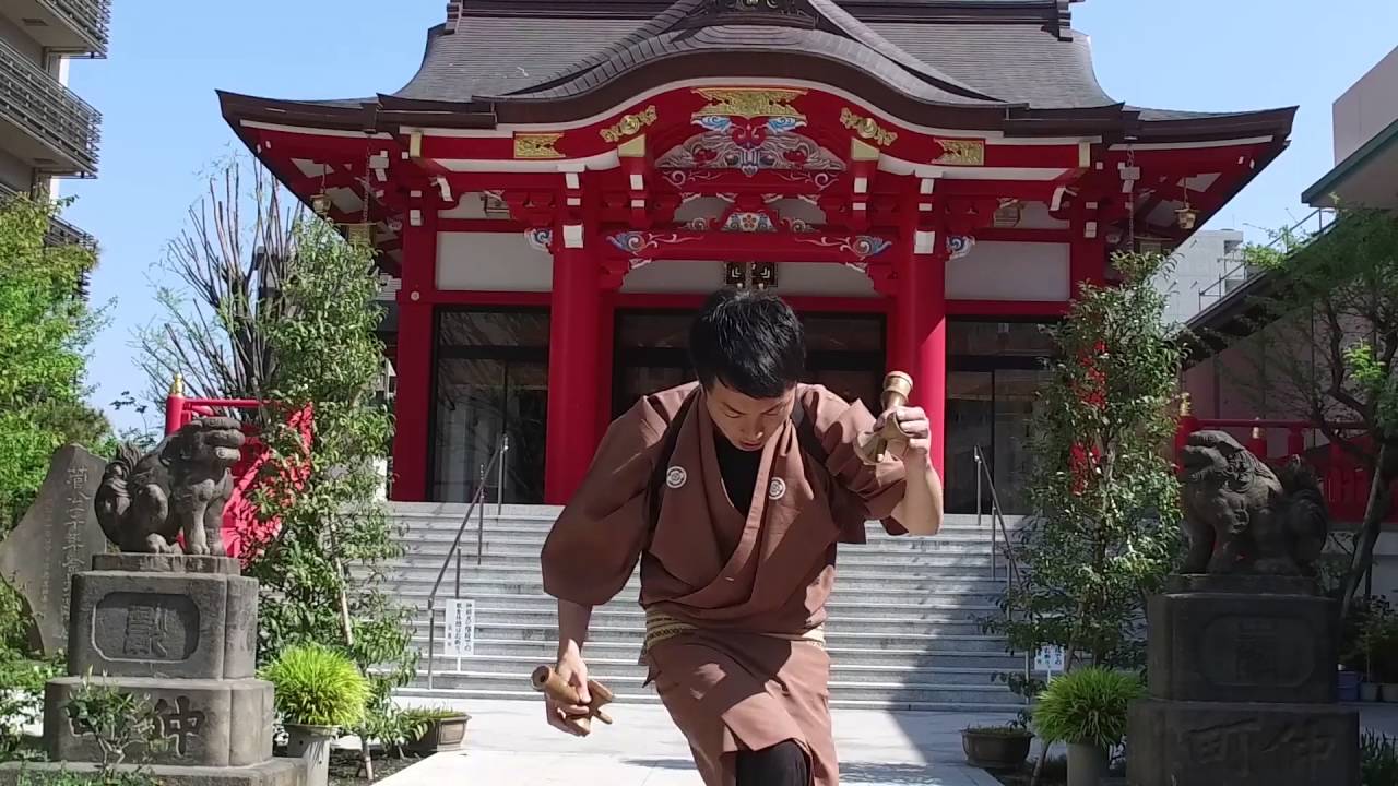 Manhole New World // AFRICA + Mountaineersの画像