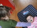 Haddassah geeft tzip een hapje