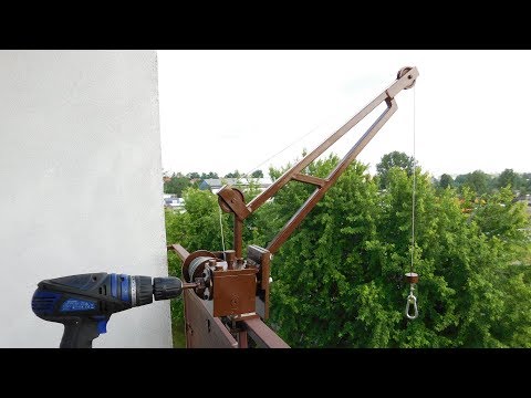 Polak zbudował dźwig, bo nie chciało mu się wnosić zakupów