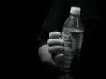 ペットボトルに携帯電話を貫通させるマジック!(ビホールド・ザ・スカラベ)