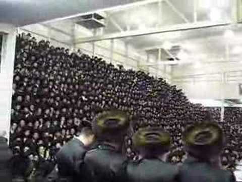 Simchas Torah in Satmar 06'