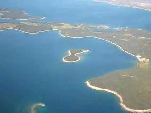 flying into pula