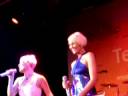kate ryan y Soraya- caminare ( Concierto Pacha Madrid 15 diciembre 2008)