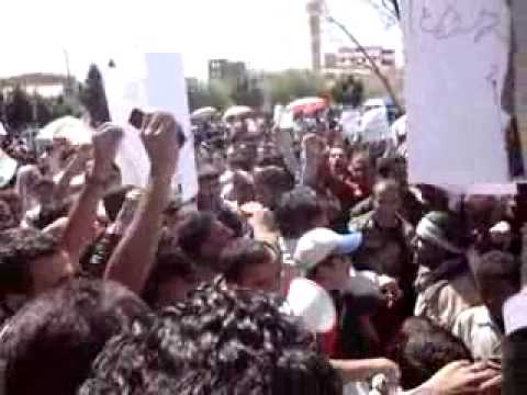 Opositores a regímenes en Argelia y Yemen muestran sus protestas al mundo