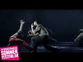 do 14.08. / fr 15.08. / sa 16.08. 20:00 k6
mit einer kleinen revolution er�ffnen die t�nzer des israelischen choreografen hofesh shechter den ersten sommerfestival-abend. in uprising begegnet eine gruppe junger m�nner sich und der weltmit all den ritualen, die jungen m�nnern zur verf�gung stehen. und v�llig �berraschendschaffen sie es am ende doch, alle zusammen die barrikade zu erklimmen und eine gemeinsame fahne hochzuhalten. auch in your rooms, der zweite teil des doppelabends, ist kraftvolles, schnelles
tanztheater wie es auf dem kontinent in den letzten jahren (warum eigentlich?) etwas aus der mode gekommen zu sein scheint. shechter war rock-schlagzeuger bevor er zu tanzen begann und schreibt die musik f�r seine st�cke in der regel selbst. die compagnie aus elf jungen t�nzerinnen und t�nzern wird verst�rkt durch drei percussionisten und ein streichquartett. der junge choreograf hofesh shechter war t�nzer der weltbekannten israelischen batsheva dance company, bevor
er nach london ging und sich innerhalb k�rzester zeit zum shootingstar der britischen tanzszene entwickelte. in your rooms war der durchbruch und wurde nacheinander in immer gr��eren h�usern gezeigt, bis die junge gruppe damit
schlie�lich im wichtigsten londoner tanz- theater, dem sadler's wells, landete.

�wahrscheinlich der wichtigste tanzabend, der in gro�britannien seit der jahrtausendwende produziert wurde.� [the observer]

--------------------------------------------------------------------
[choreografie] hofesh shechter [mit] leon baugh, winifred burnet- smith, gavin coward, christopher evans, bruno karim guillore, philip hulford, elias lazaridis, yen ching lin, sita ostheimer, ino riga, hofesh shechter, jenny white [musiker] christopher allan, nell catchpole, yaron engler, norman jankowski, lucy shaw [musik] hofesh shechter [streicher-arrangements] nell catchpole

der soundtrack enth�lt einen ausschnitt aus �takk...� mit freundlicher genehmigung von sigur ros. uprising wurde produziert mit unterst�tzung der robin howard foundation commission 2006, arts council england und jerwood changing stages choreolab at dancexchange.

in your rooms ist eine produktion von the place, southbank centre und sadler's wells gef�rdert durch arts council england und koproduziert von the point, eastleigh, dance south west, gloucestershire dance und take art!
somerset.