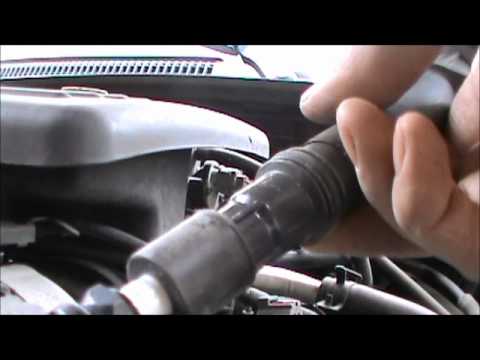 2003 Dodge Dakota 4.7 L v8 spark plug change.