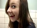 videos de Erin singing in the bathroom!!!