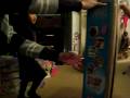 videos de Malina opens her dollhouse