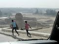 ピラミッド観光・太陽の船博物館からスフィンクスの横までの車窓 太陽の船