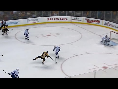 Video: Bruins' Riley Nash makes Lightning pay for turnover