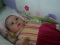 Sophia Brincando no Berço
