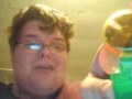 videos de Fan lights up with no batteries, or apparent source of power