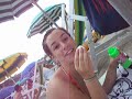 19enne con le bolle di sapone
