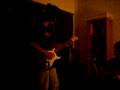 El negro tocando la guitarra