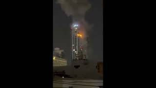 Retaliação do Irã aos ataques dos Estados Unidos e Israel atinge prédio residencial no Bahrain 