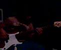 aqui vemos al bajista ezequiel guillen ejecutando el bajo.
el mismo es bajista de una banda argentina llama alkimya.