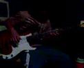 aqui vemos al bajista ezequiel guillen ejecutando el bajo.
el mismo es bajista de una banda argentina llama alkimya.