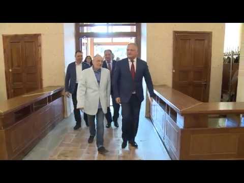 Șeful statului a participat la seara de creație dedicată celei de-a 40-a aniversări a Teatrului Dramatic de Stat pentru Tineret „Teatrul de pe strada Trandafirilor”