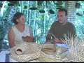 Entrevista com Aparedida Maria Silva Amorim, artesã especializada em cestaria de palha e taquara, com o casal Pedro Félix de Oliveira e Rozalia Luiza Prado dos Santos e José Manoel dos Santos (Zéca Pedro), moradores do bairro do Sertão da Quina, Ubatuba, SP. Gravado em 15 de abril de 2007.