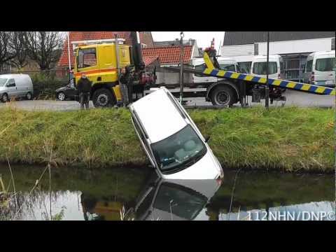 Voertuigcontrole - Handrem vergeten: auto te water in Heerhugowaard HEERHUGOWAARD - Een leerlinge van het Horizon College in Heerhugowaard heeft vandaag een dure les gehad. Het...
