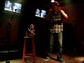 george harris en la cola para sacar la c�dula!