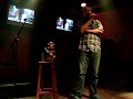 george harris en la cola para sacar la c�dula!