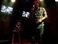 george harris en la cola para sacar la c�dula!