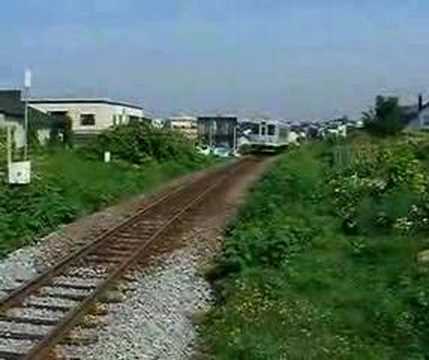 富良野線・東神楽駅　キハ150形気動車到着