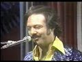 canta junior gonzales ,violin el otro judio maravilloso louie khan.
