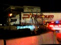 Wypadek TIR uderza w bariery ochronne budowanego wiaduktu. Scania