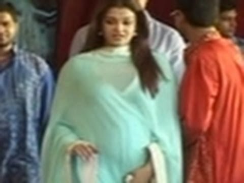 aishwarya rai pregnant - The heavily pregnant actress Aishwarya Rai Bachchan who is now in her third trimester of pregnancy might be due on the 11-11- 2011..
