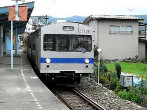 福島交通7000系　花水坂駅発車（2008年8月撮影）